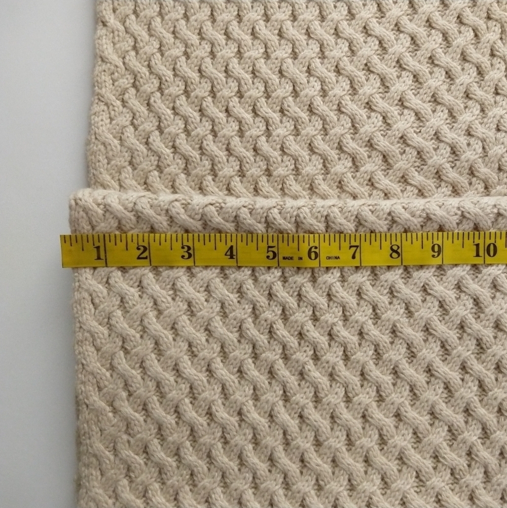 Ann Taylor/Loft cable knit scarf - Picture 5 of 8